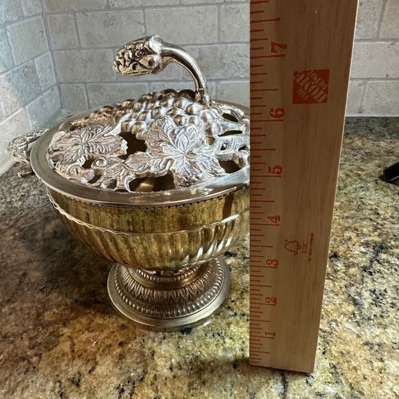 VTG Hollywood Regency Pedestal Lidded Bowl 7" Yellow Brass Grapes Leaves EUC MCM - Picture 12 of 13